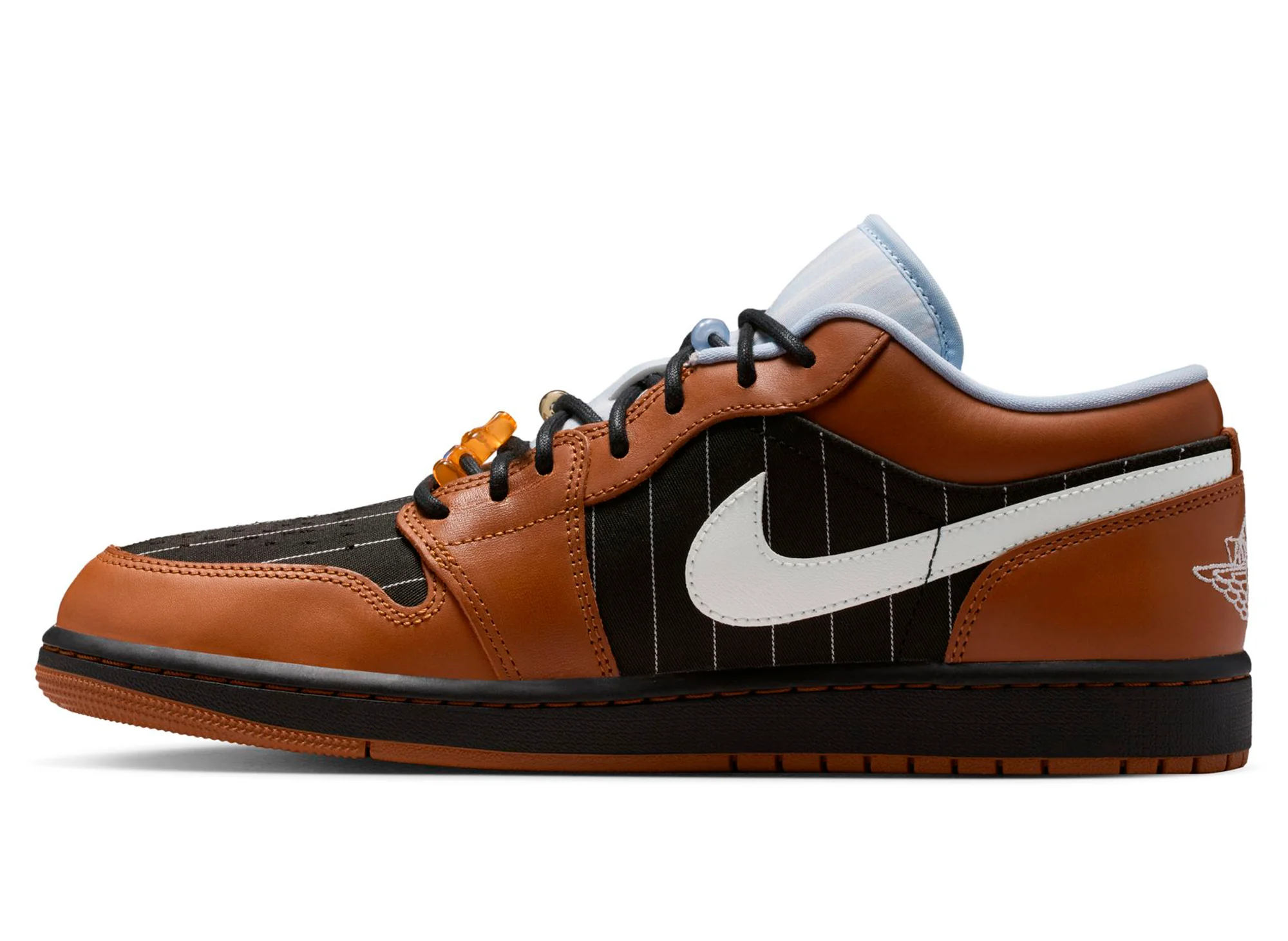 Air Jordan 1 Low SE in Black / Sail - Image 3