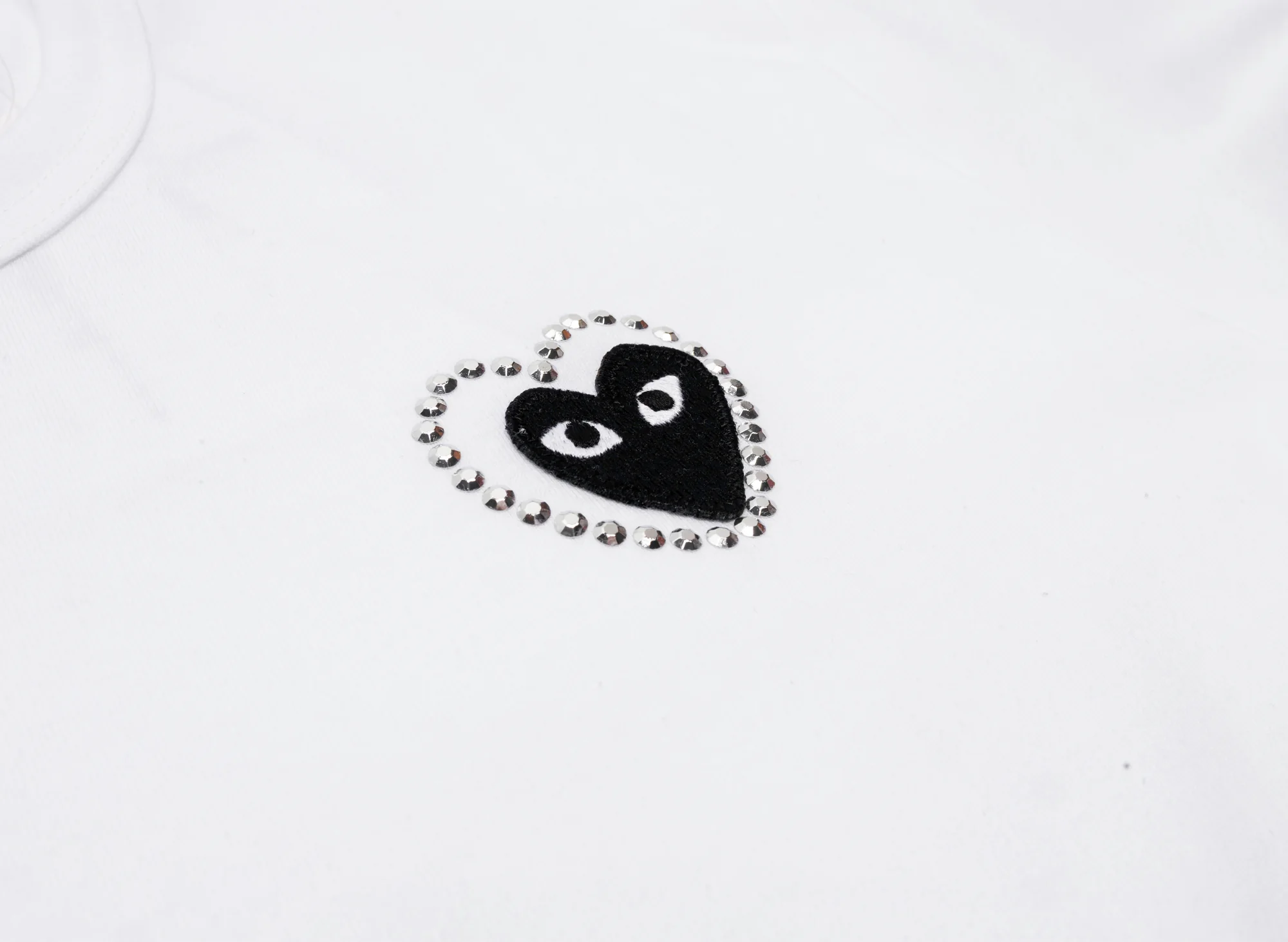 Comme des Garçons PLAY Metal Stone Heart Tee in White/Black - Image 2