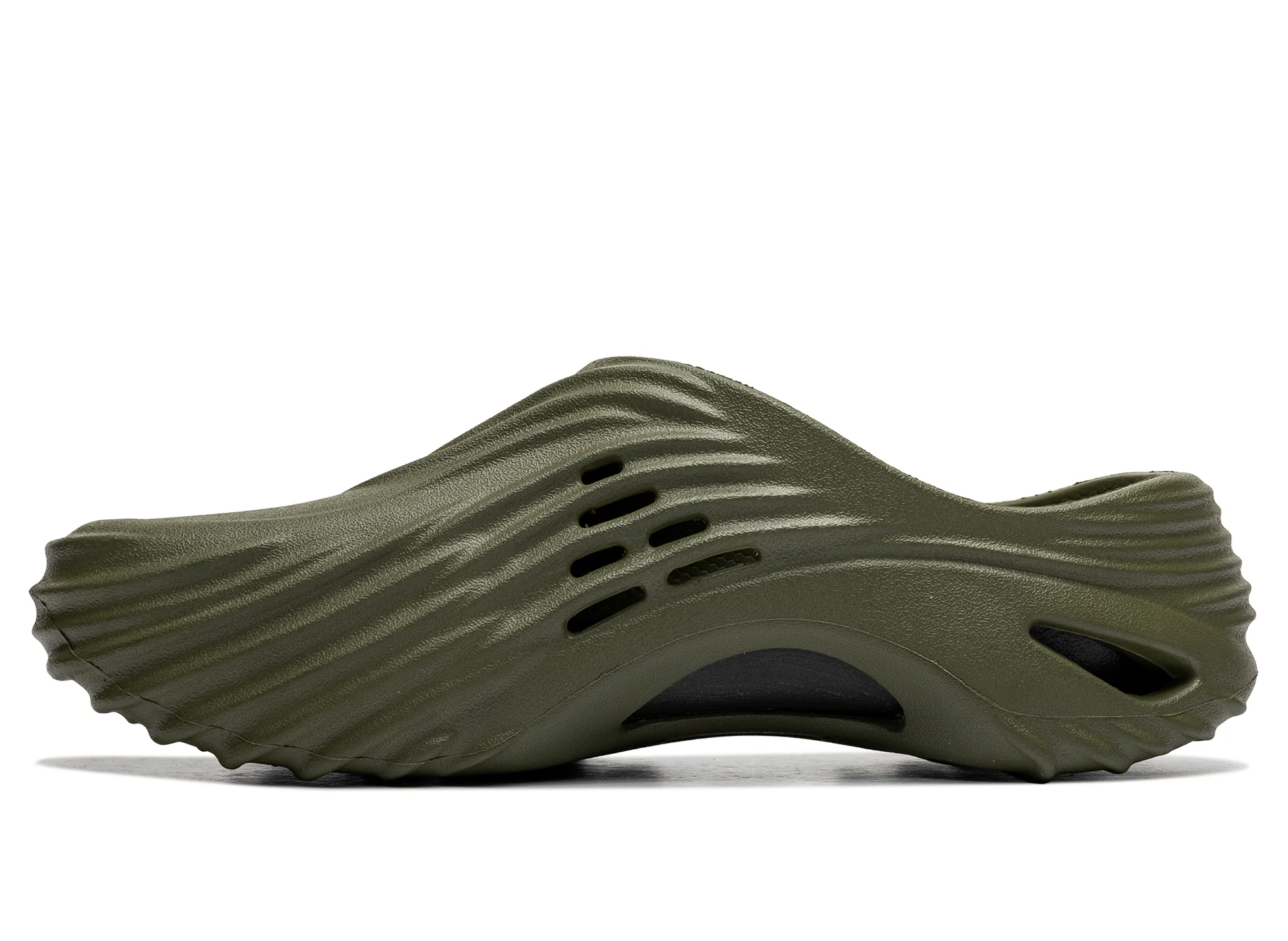 Crocs Echo Wave in Army Green - Image 3