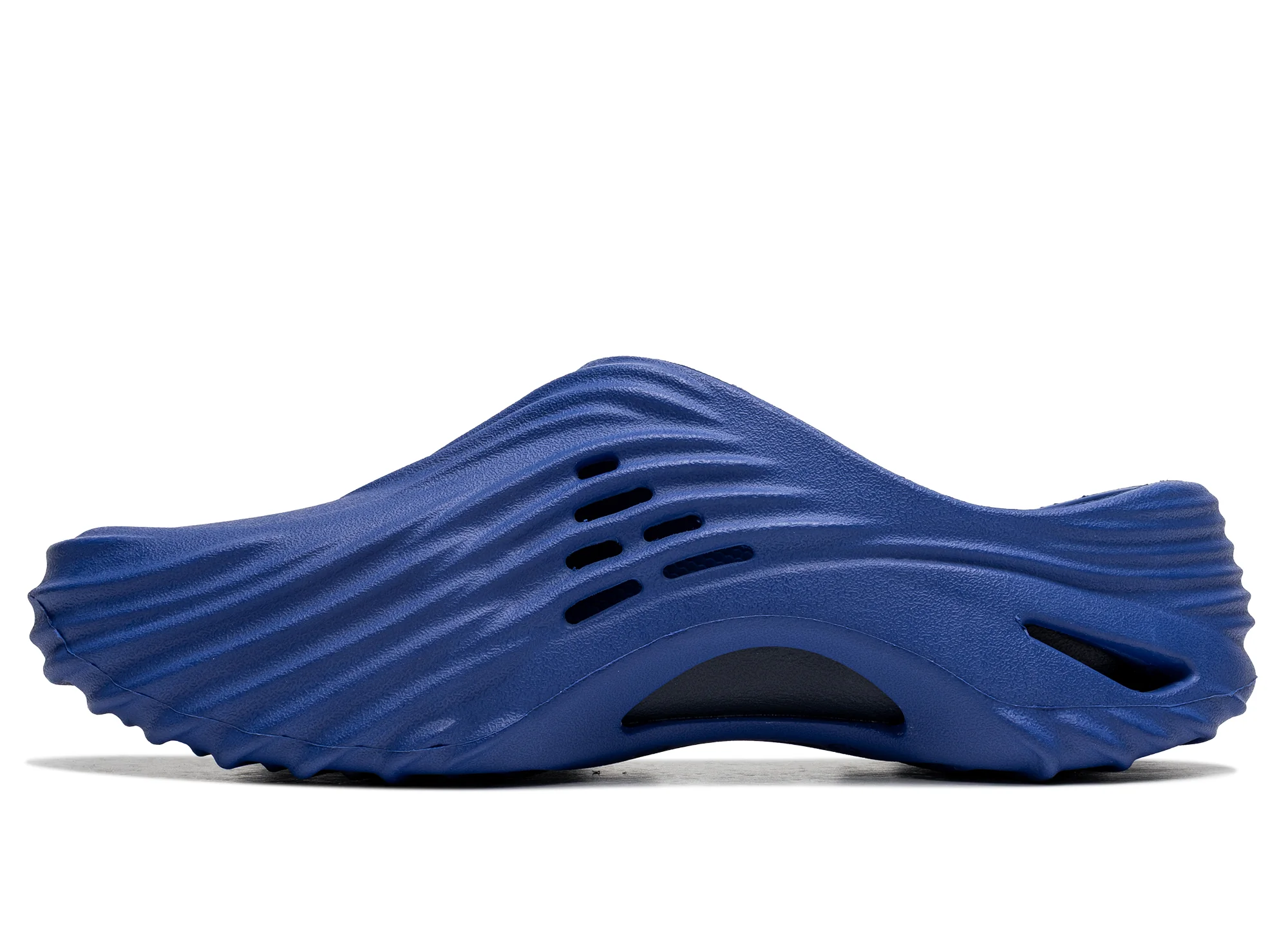 Crocs Echo Wave in Sapphire - Image 3