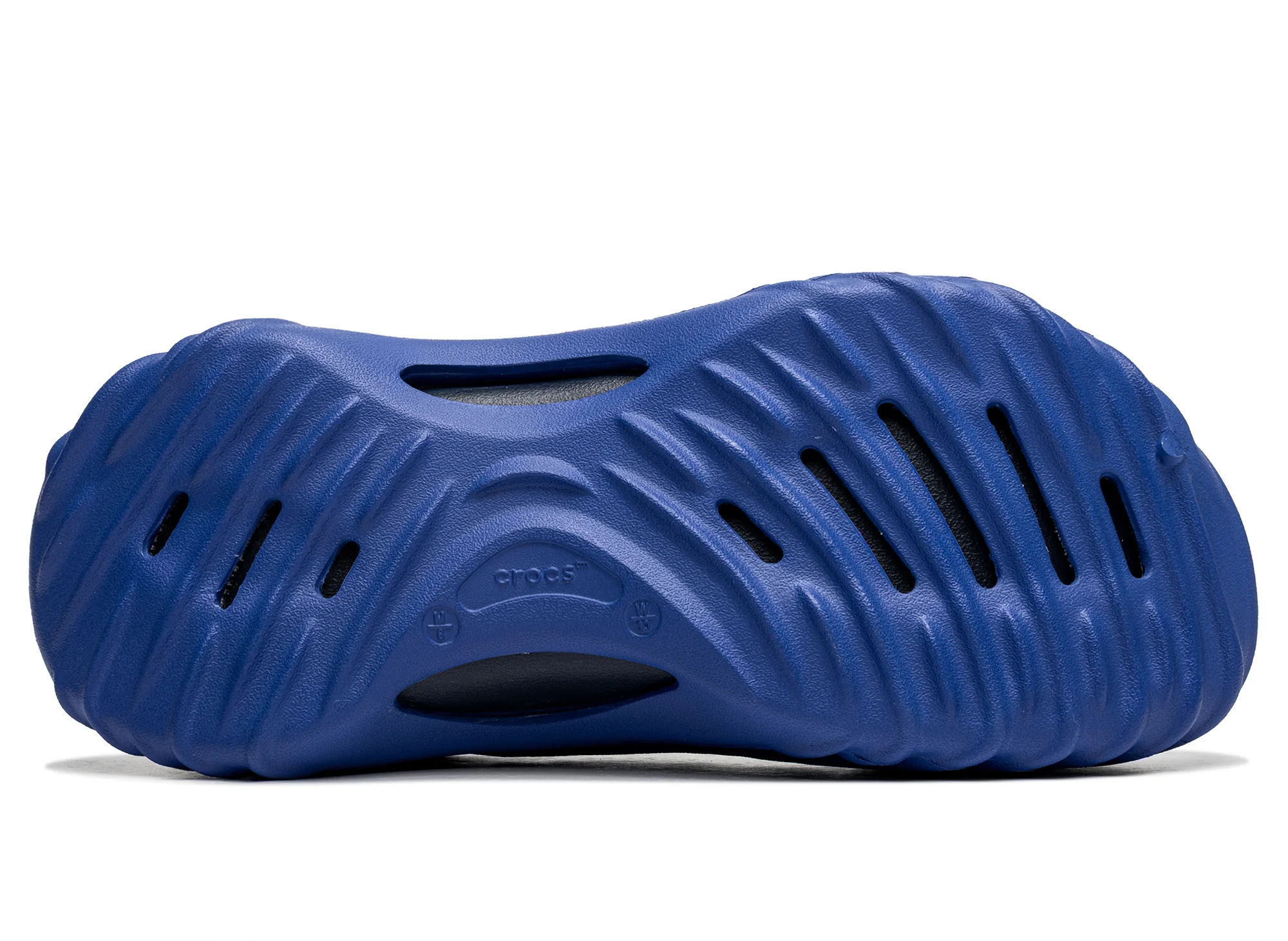 Crocs Echo Wave in Sapphire - Image 5