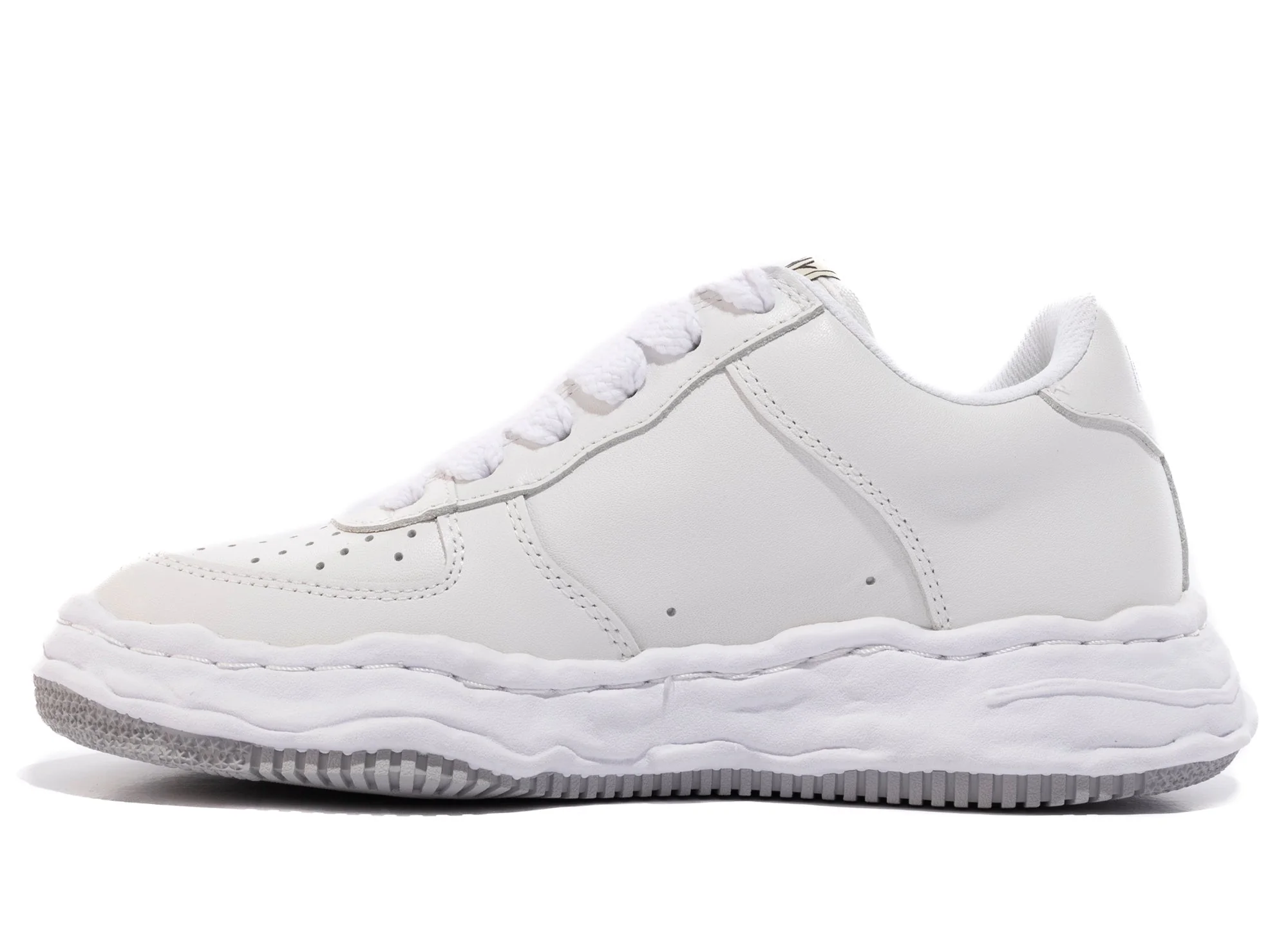 Maison Mihara Yasuhiro Wayne Original Low Top Sneaker in White - Image 3