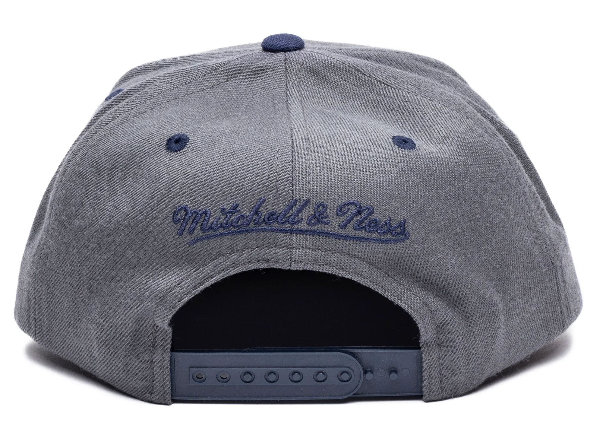 Mitchell & Ness NBA Bulls Big Logo Snapback - Image 2