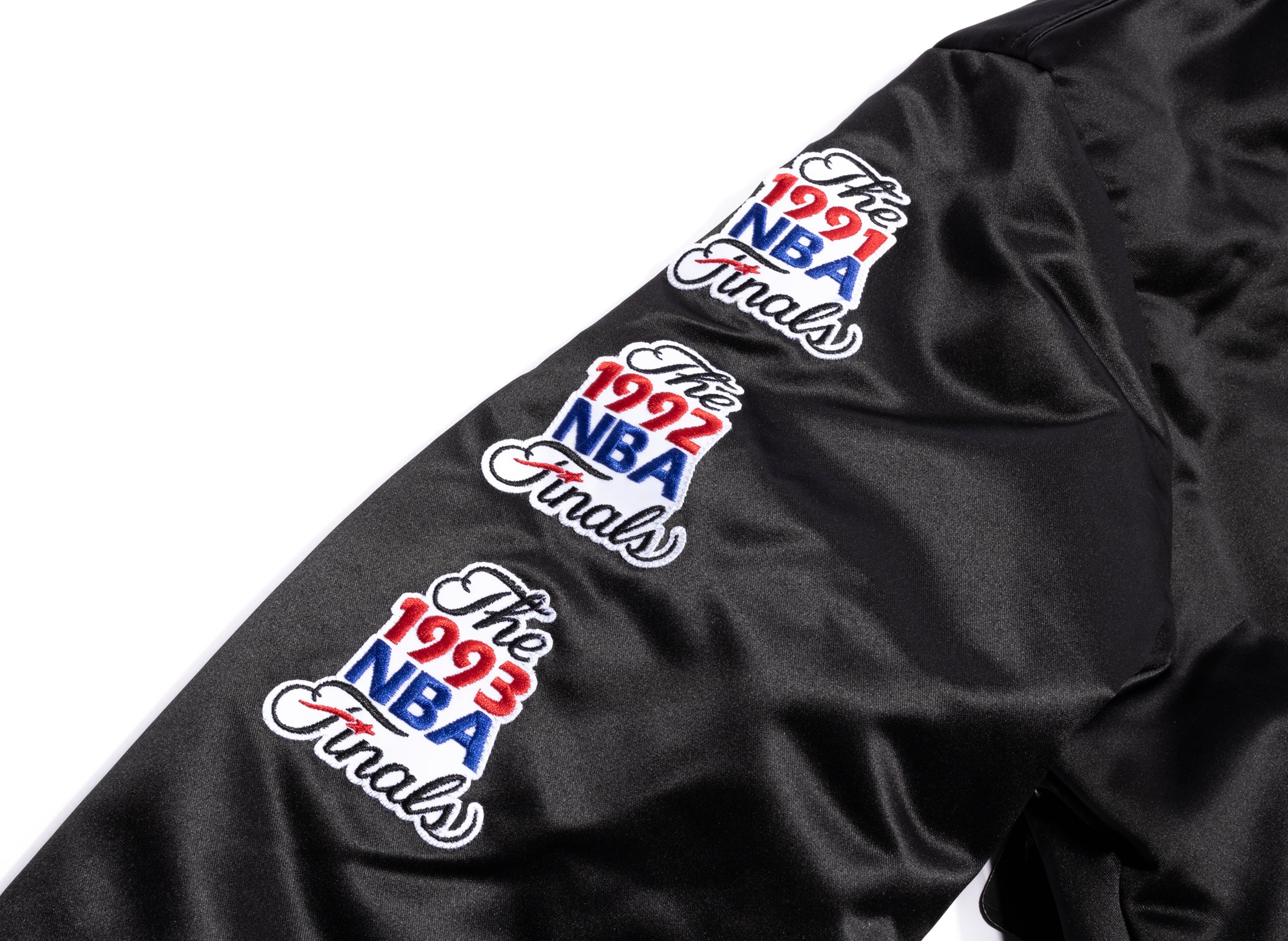 Mitchell & Ness NBA Champ City Satin Bulls Jacket - Image 2