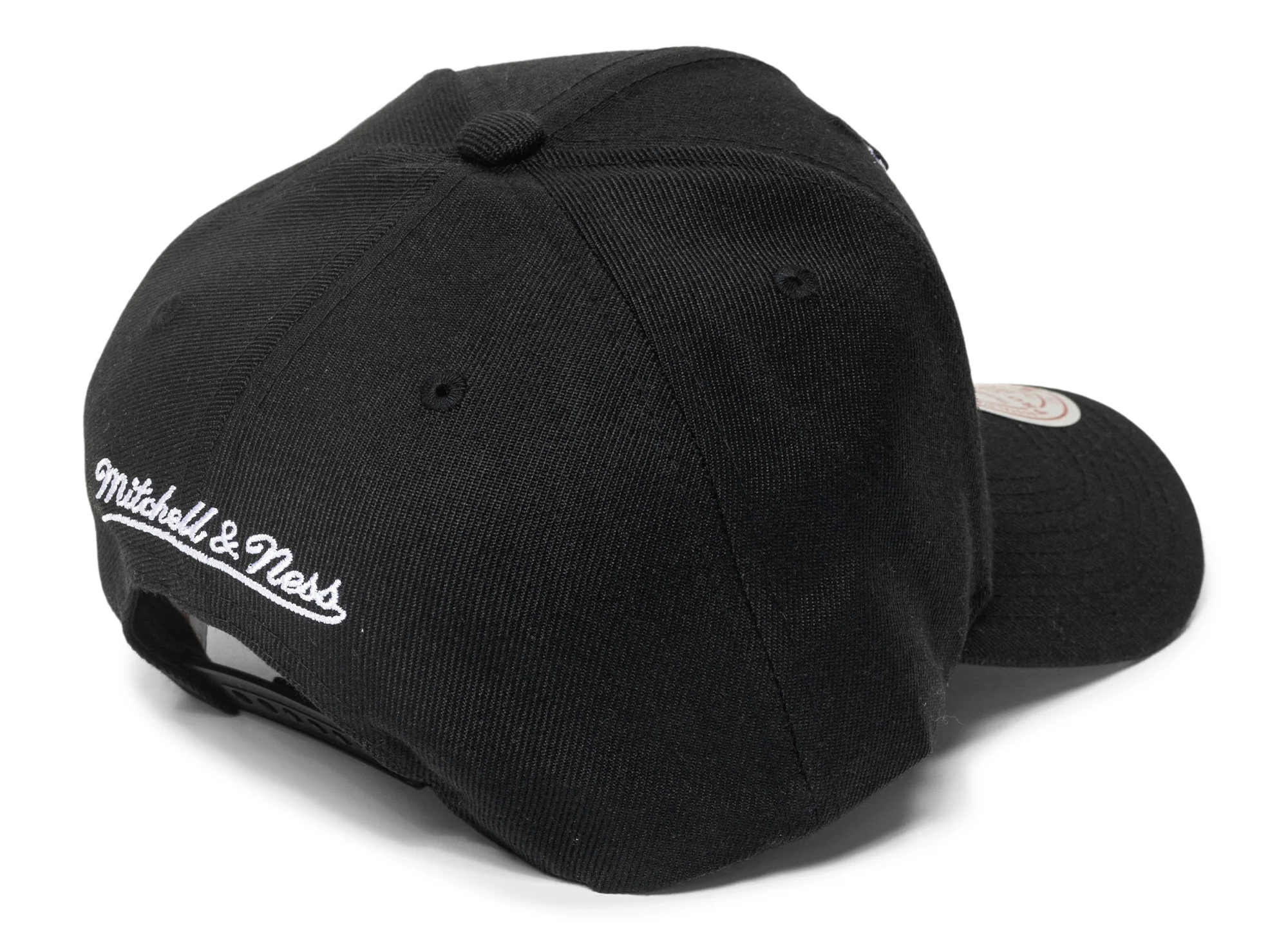 Mitchell & Ness NCAA Kentucky Wildcats Blackout Cat Head Pro Crown Snapback Hat - Image 2