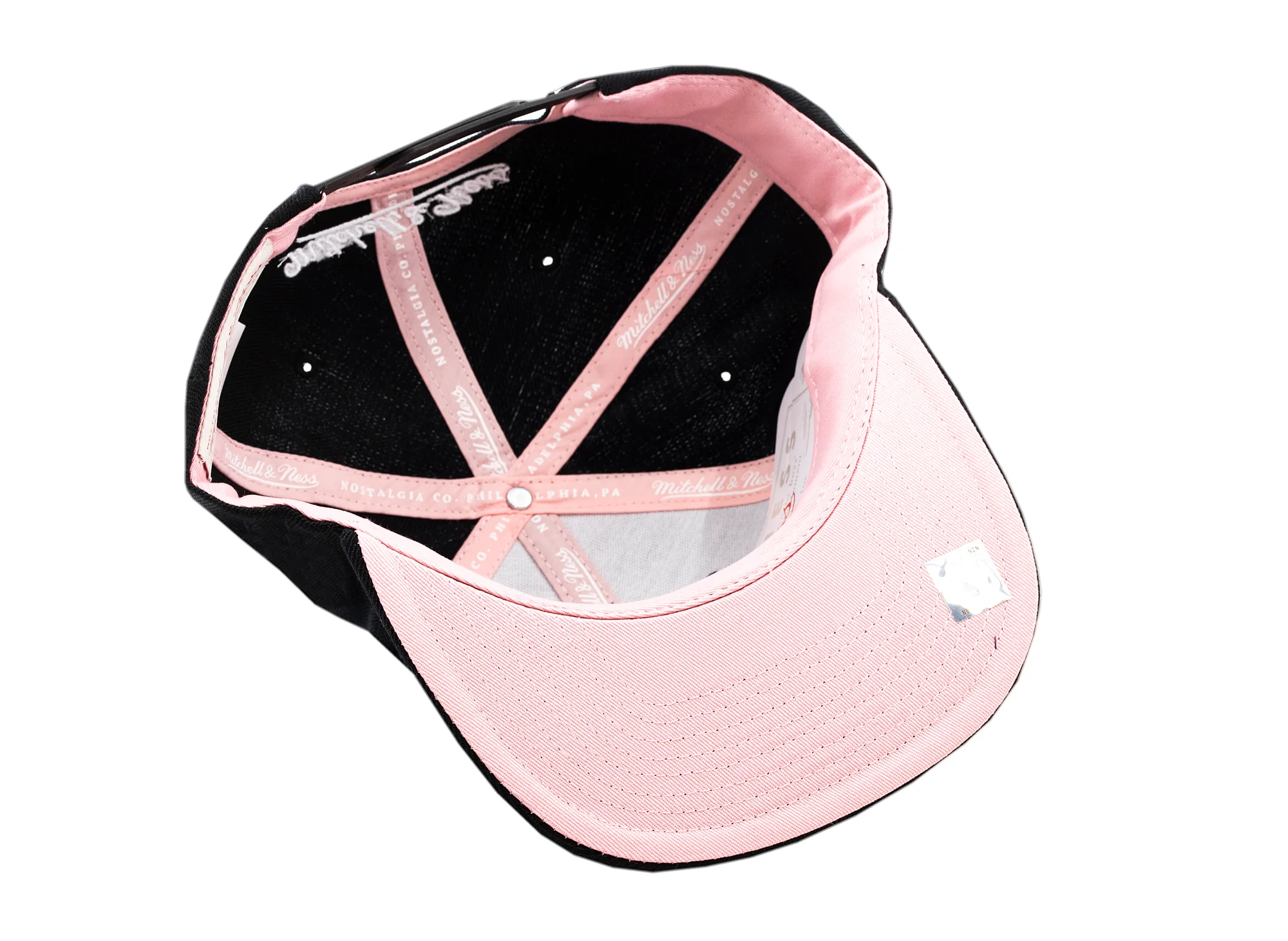Mitchell & Ness Pink Under Finals Snapback HWC Milwaukee Bucks - Image 3