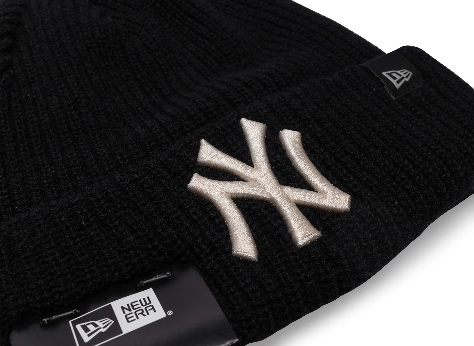 New Era MLB Black Cashmere Knit New York Yankees Beanie - Image 2