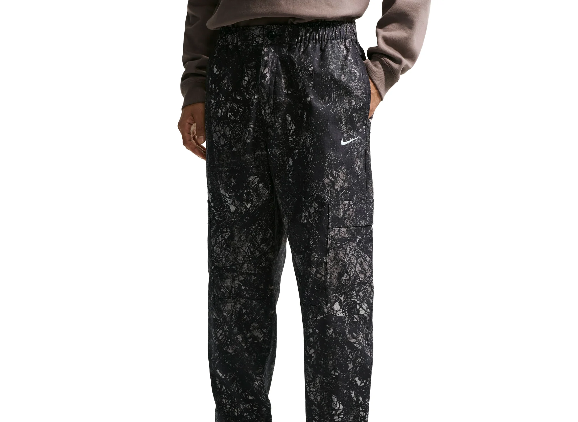 Nike Club Woven Cargo Pants in Black - Image 3