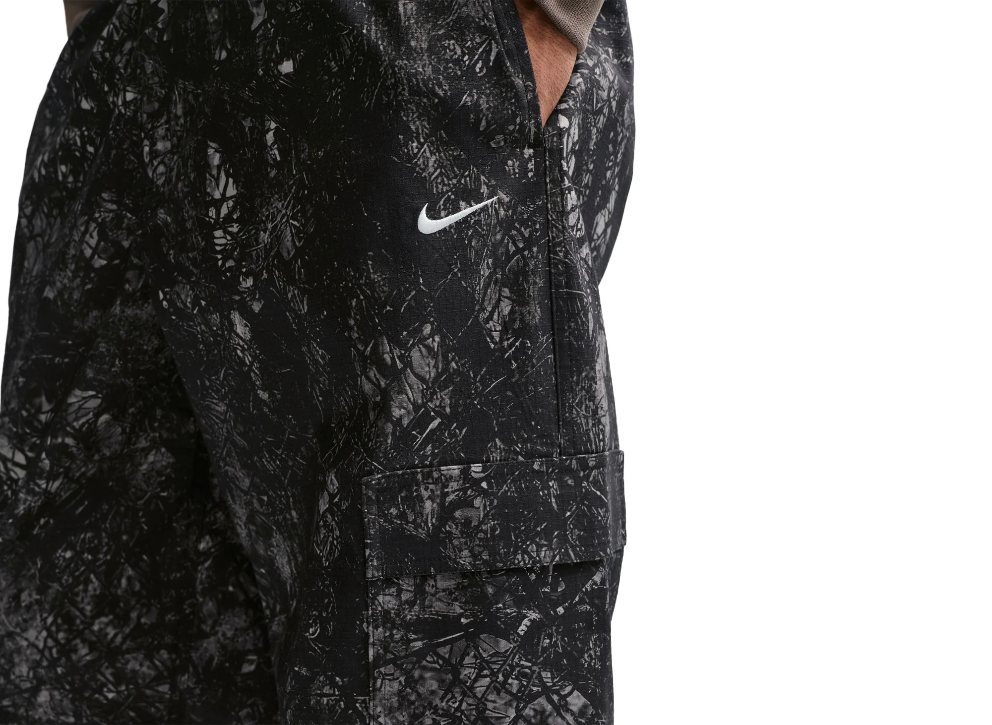 Nike Club Woven Cargo Pants in Black - Image 5