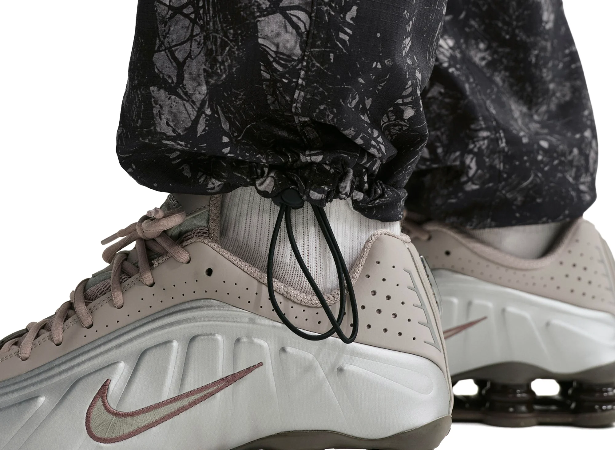 Nike Club Woven Cargo Pants in Black - Image 6