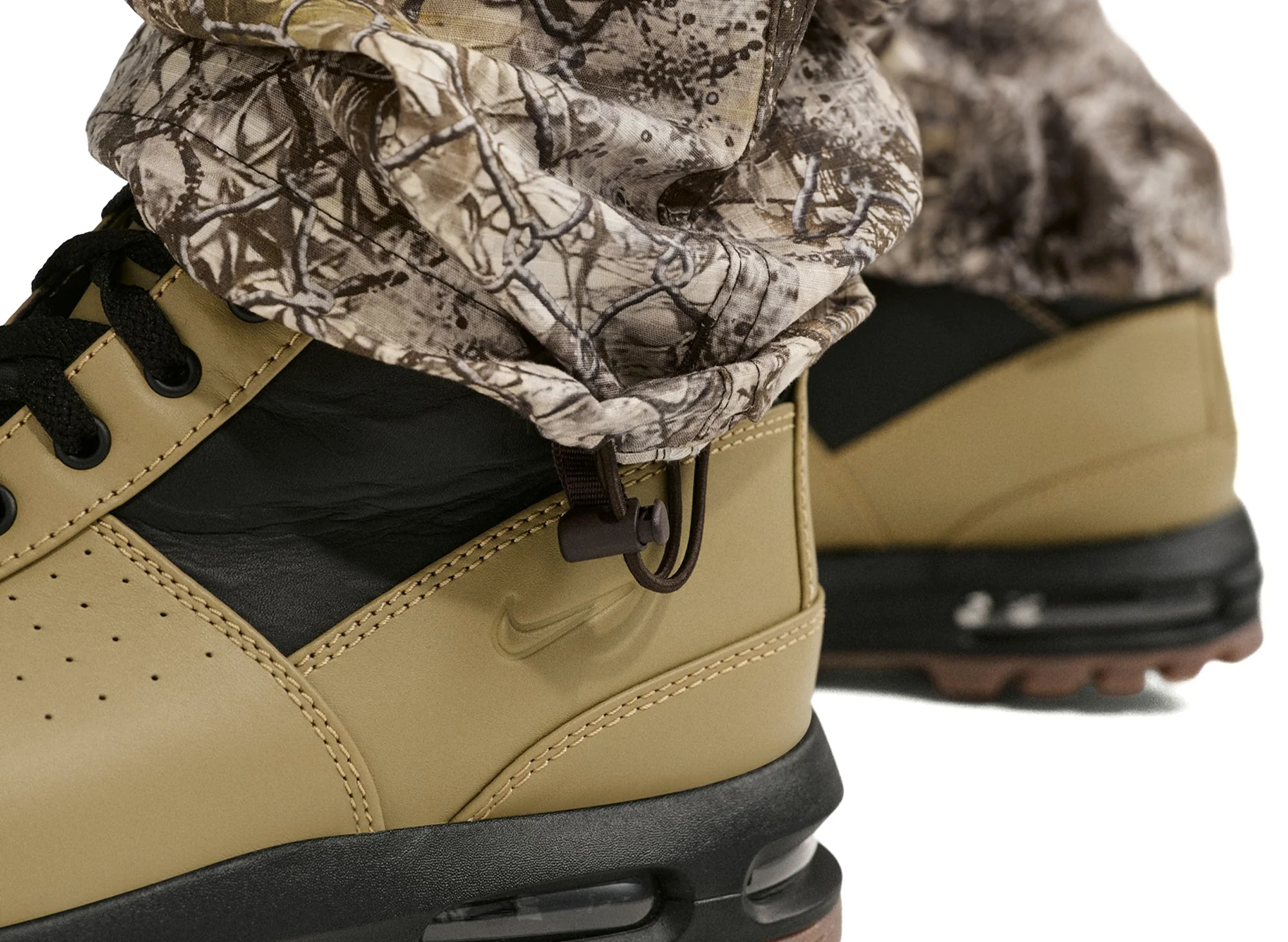 Nike Club Woven Cargo Pants in Khaki - Image 5