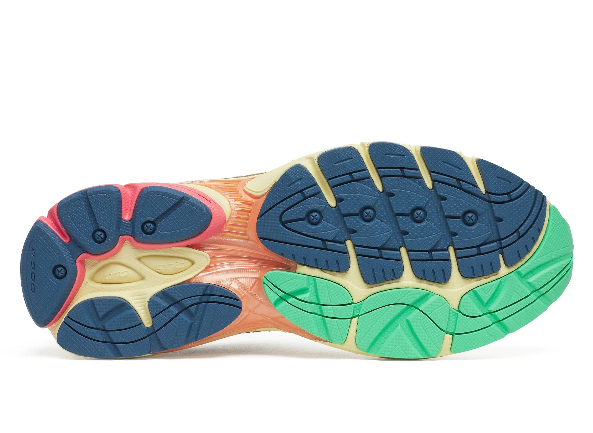 Saucony Progrid Omni 9 in Beige / Blue - Image 5