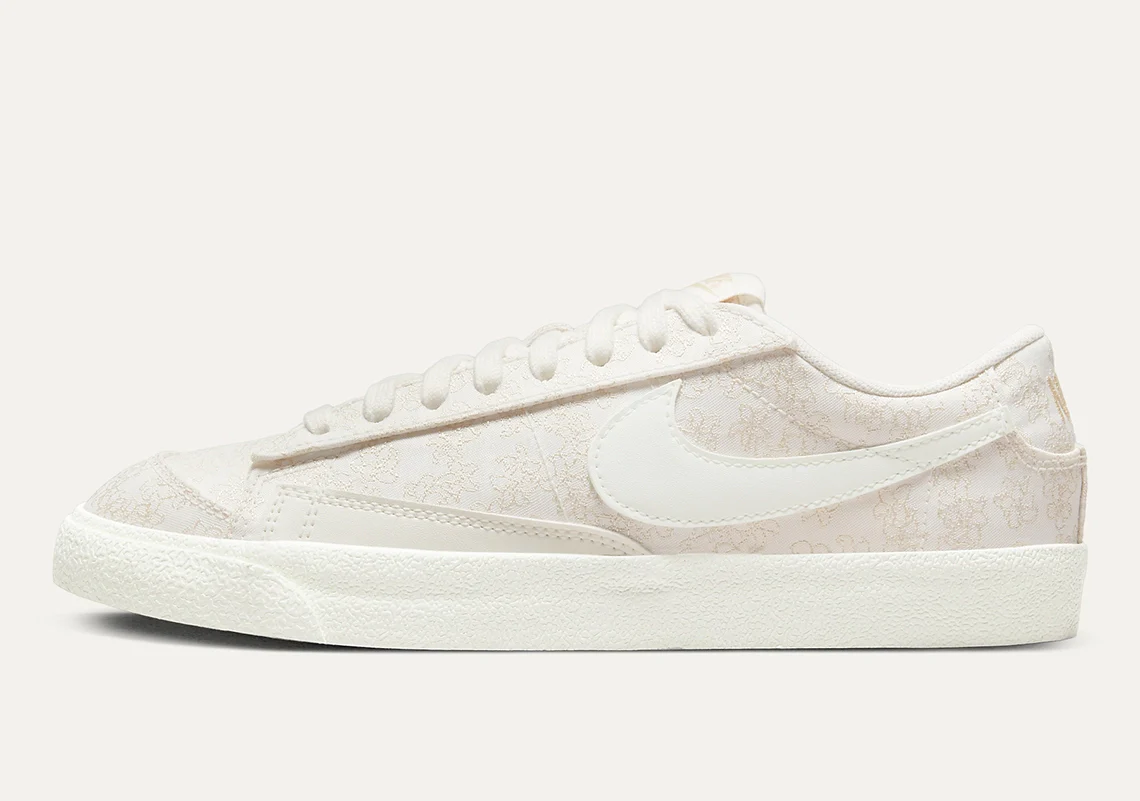 Women's Nike Blazer Low '77 SE - Image 3
