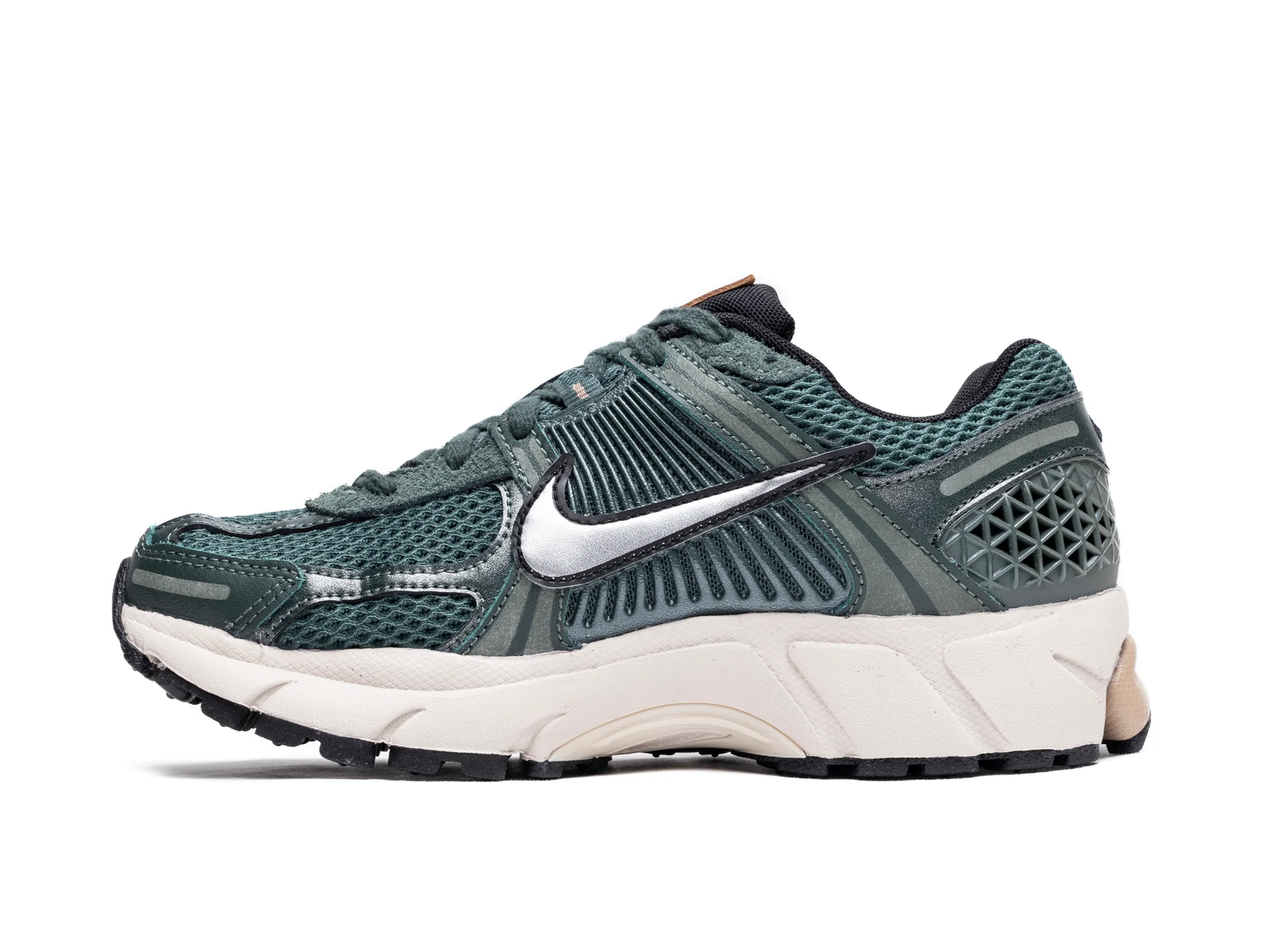 Women's Nike Zoom Vomero 5 - Image 4
