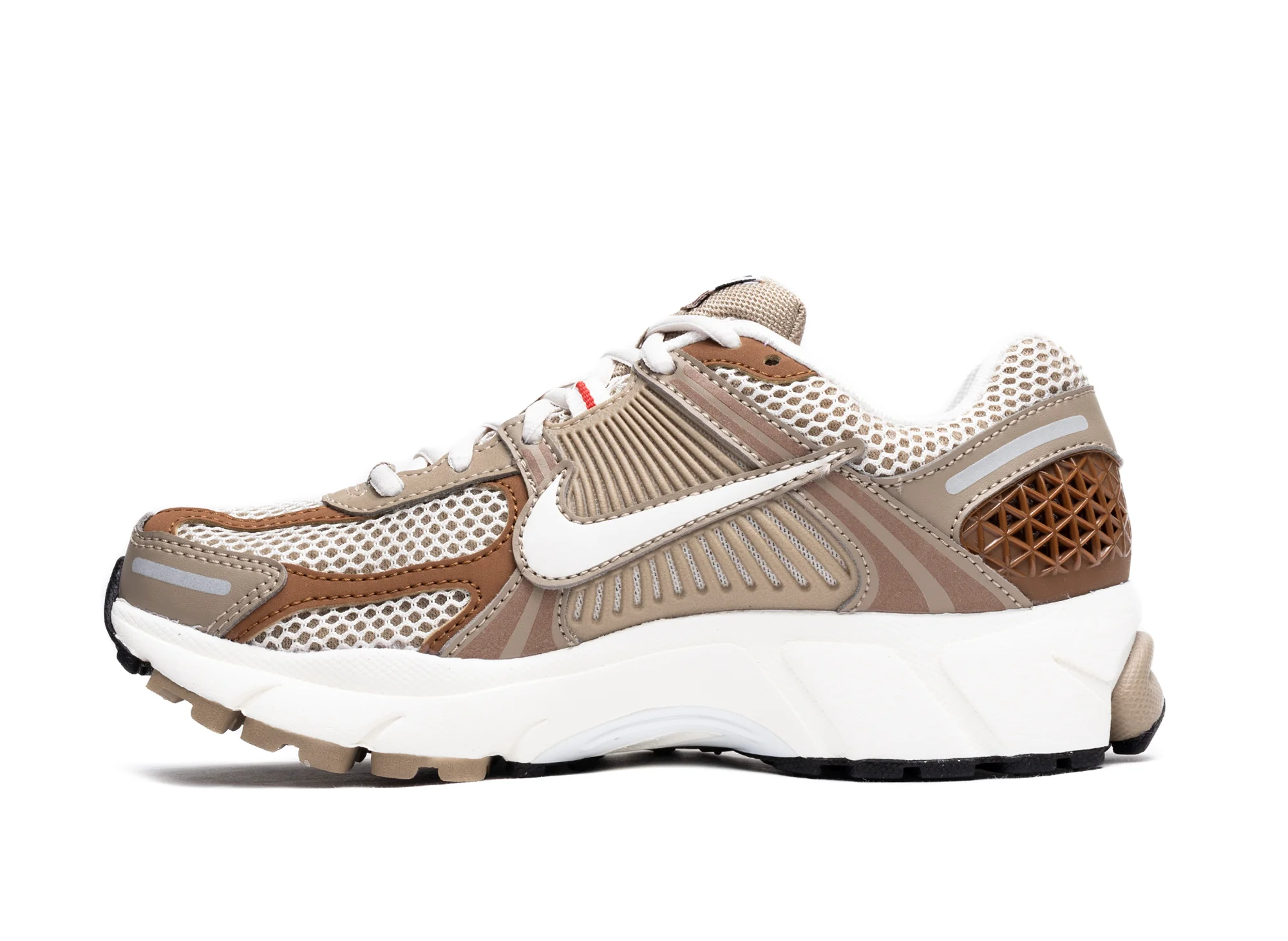Women's Nike Zoom Vomero 5 - Image 4